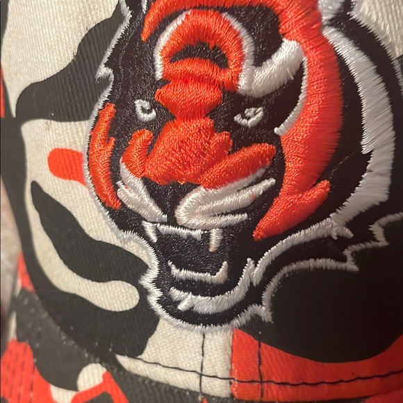 Cincinnati bengals Camo Baseball Cap wore 1-2 times like new - Picture 2 of 5